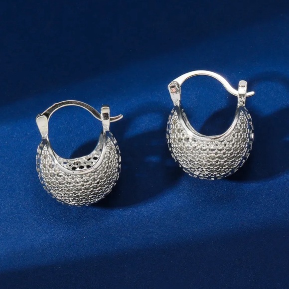 GlitzBlitz Boutique Jewelry - Any 3/$25! Silver Basket Mandarin Earrings